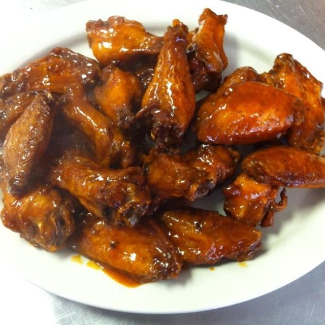 Medium (12 Pieces) Chicken Wings.